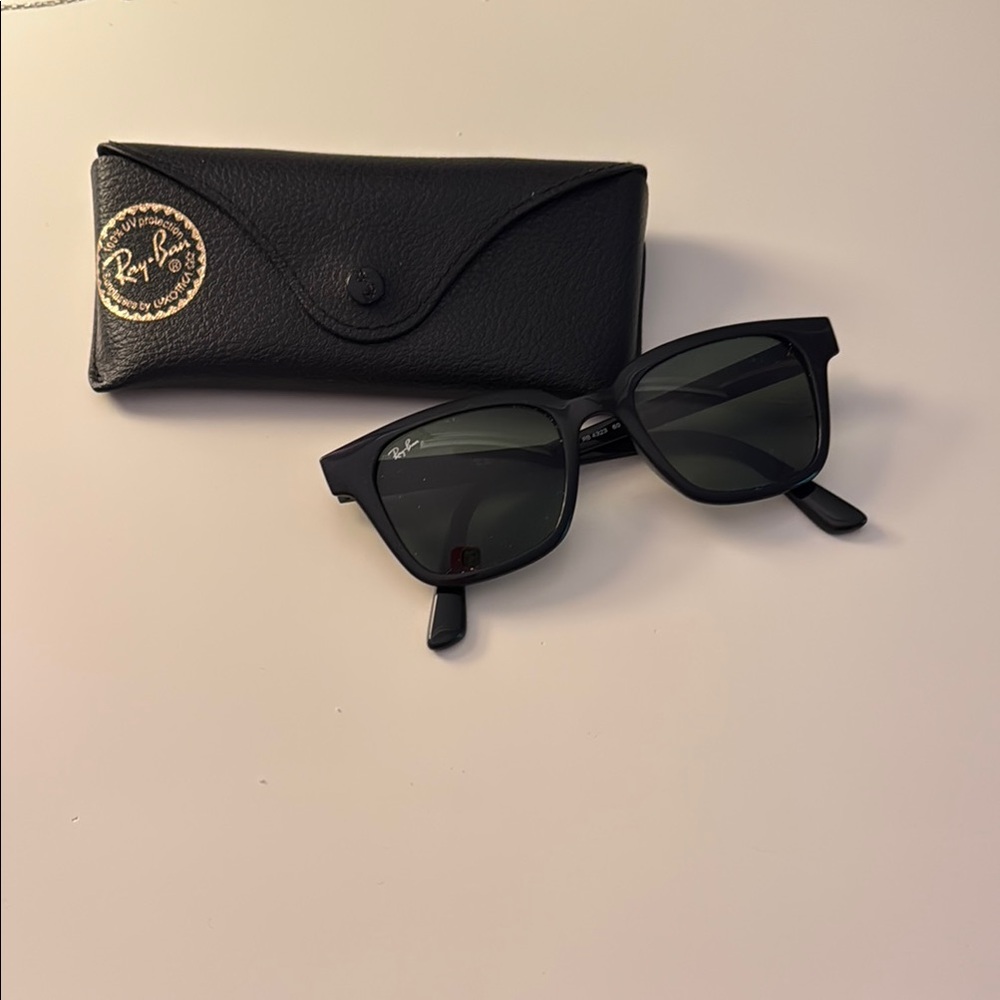 Ray-Ban Classic Black Sunglasses with Case